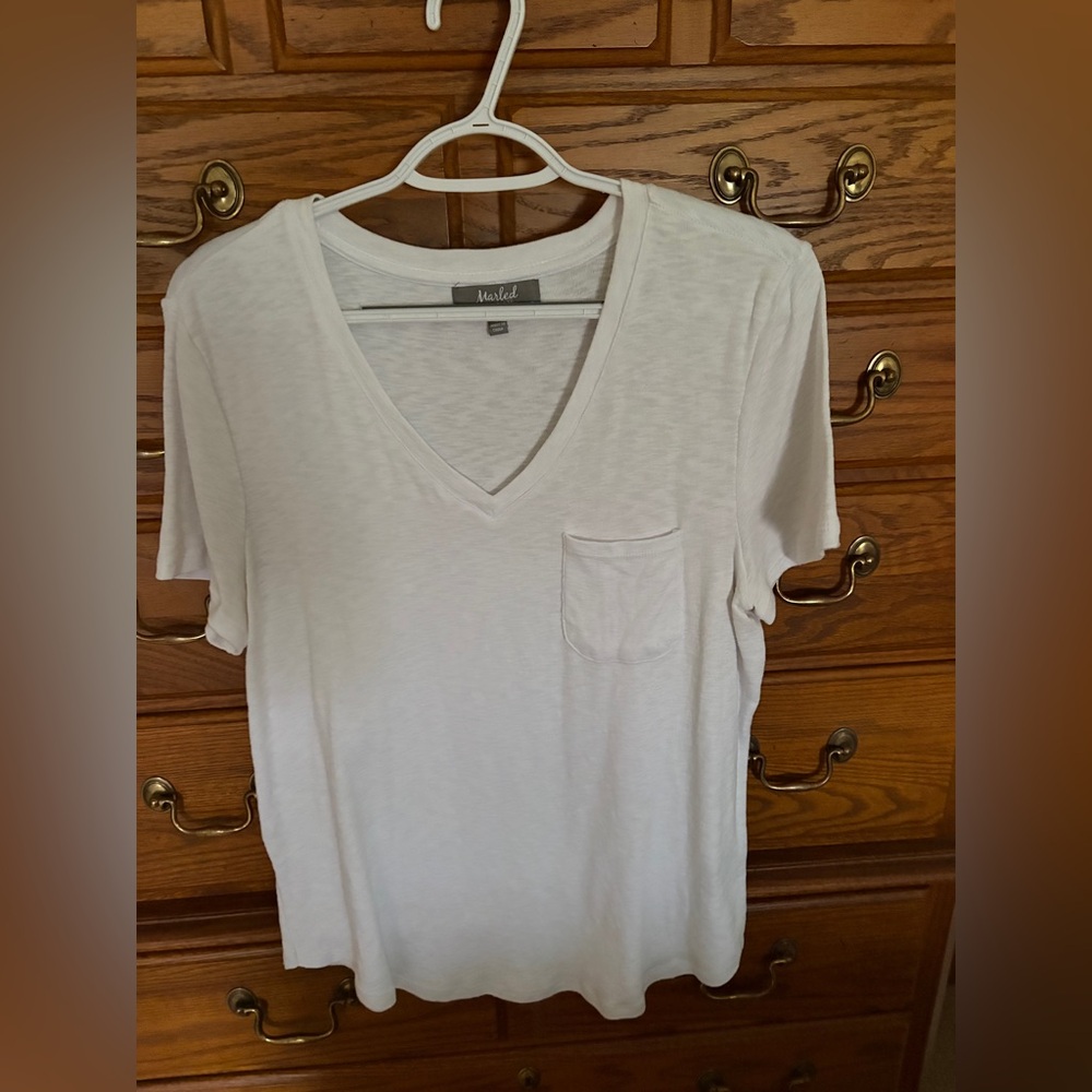 Marled White V-Neck Pocket Tee